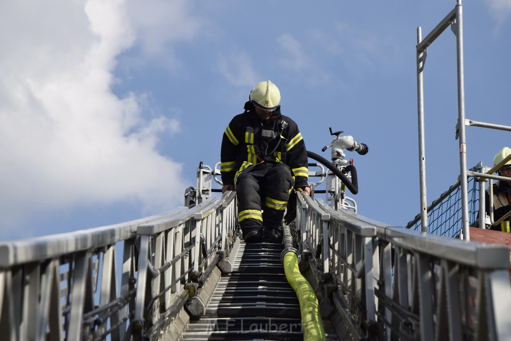 Dachstuhlbrand Koeln Poll Geislarerstr P546.JPG - Miklos Laubert